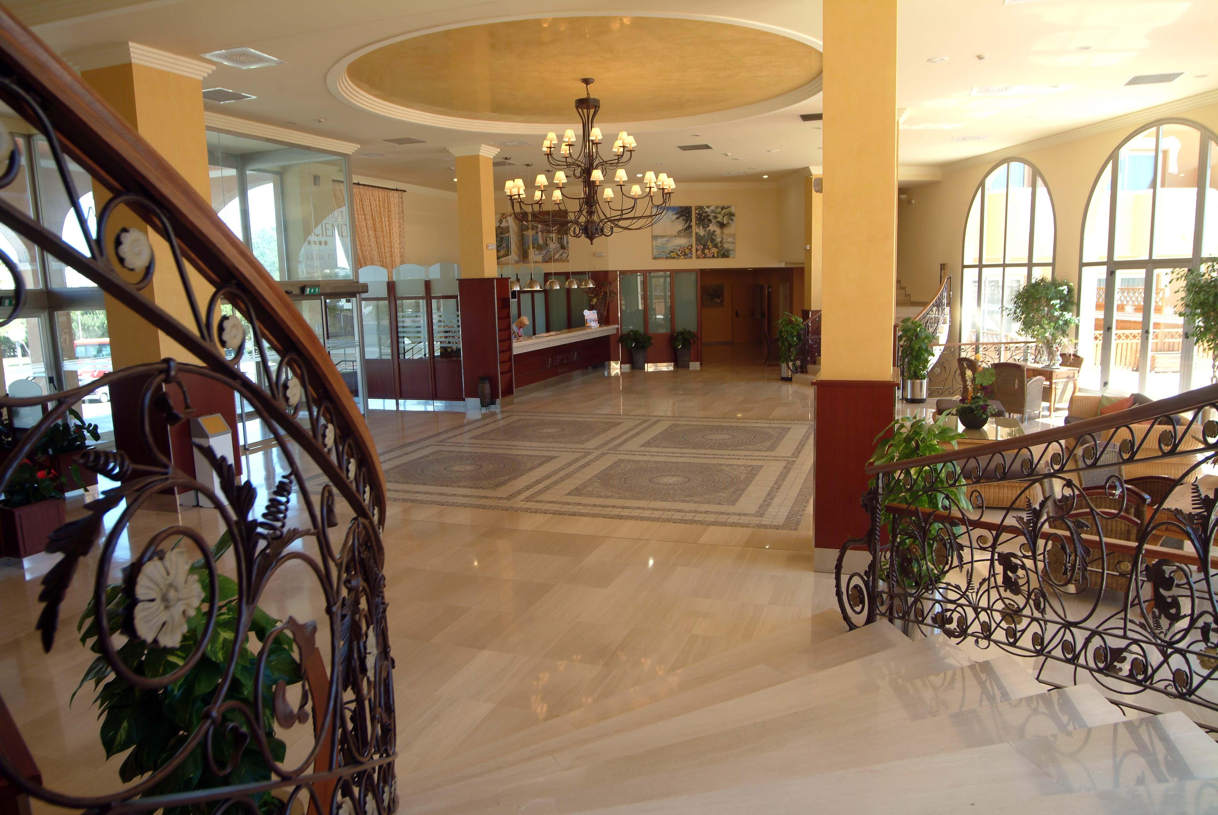 Отель Ohtels La Hacienda Ла-Пинеда Экстерьер фото