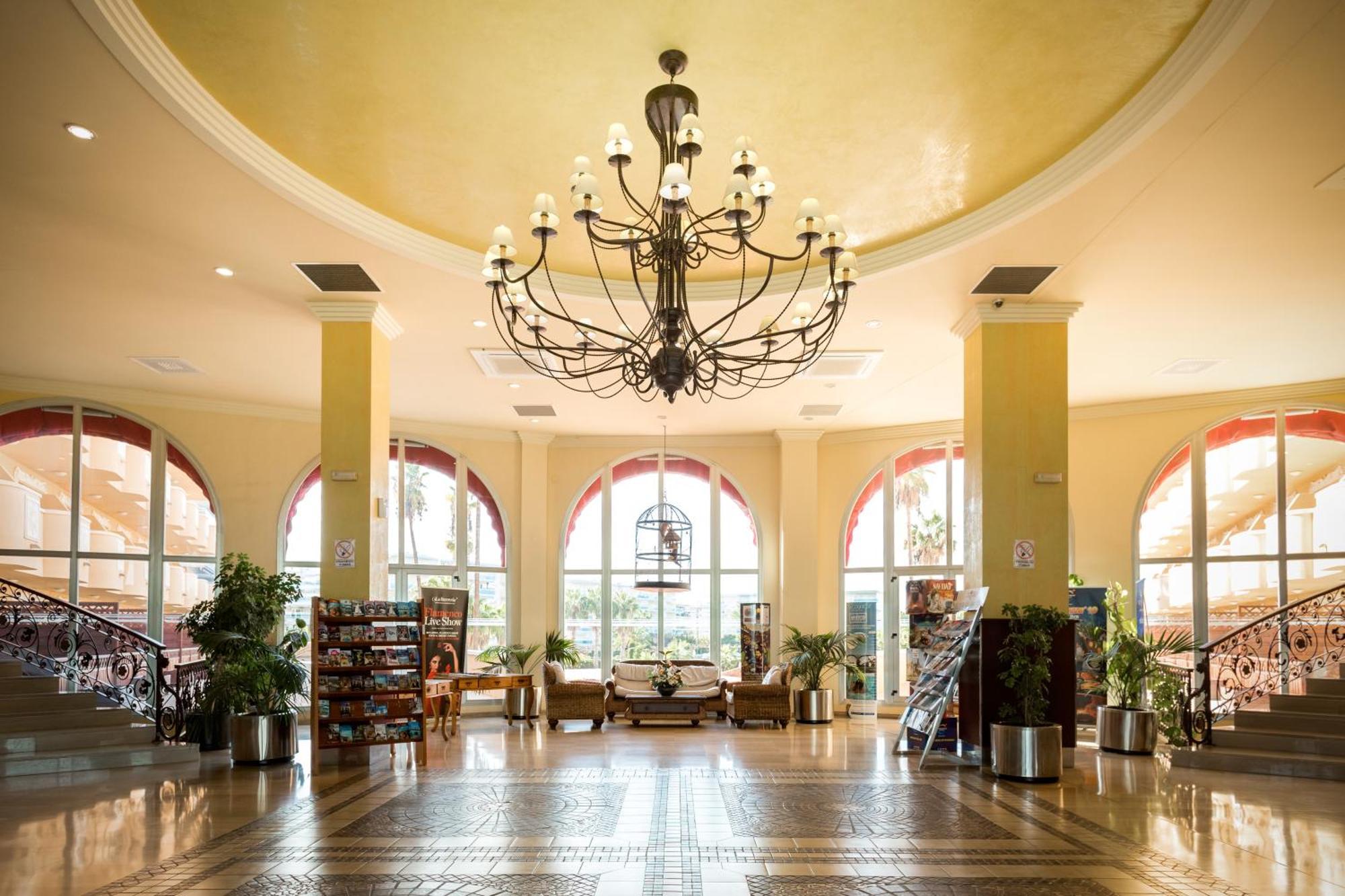 Отель Ohtels La Hacienda Ла-Пинеда Экстерьер фото