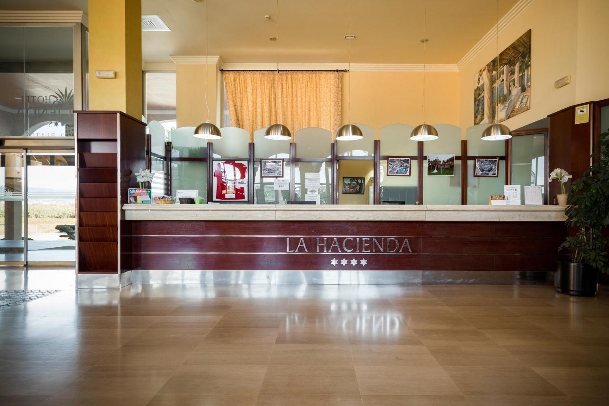 Отель Ohtels La Hacienda Ла-Пинеда Экстерьер фото